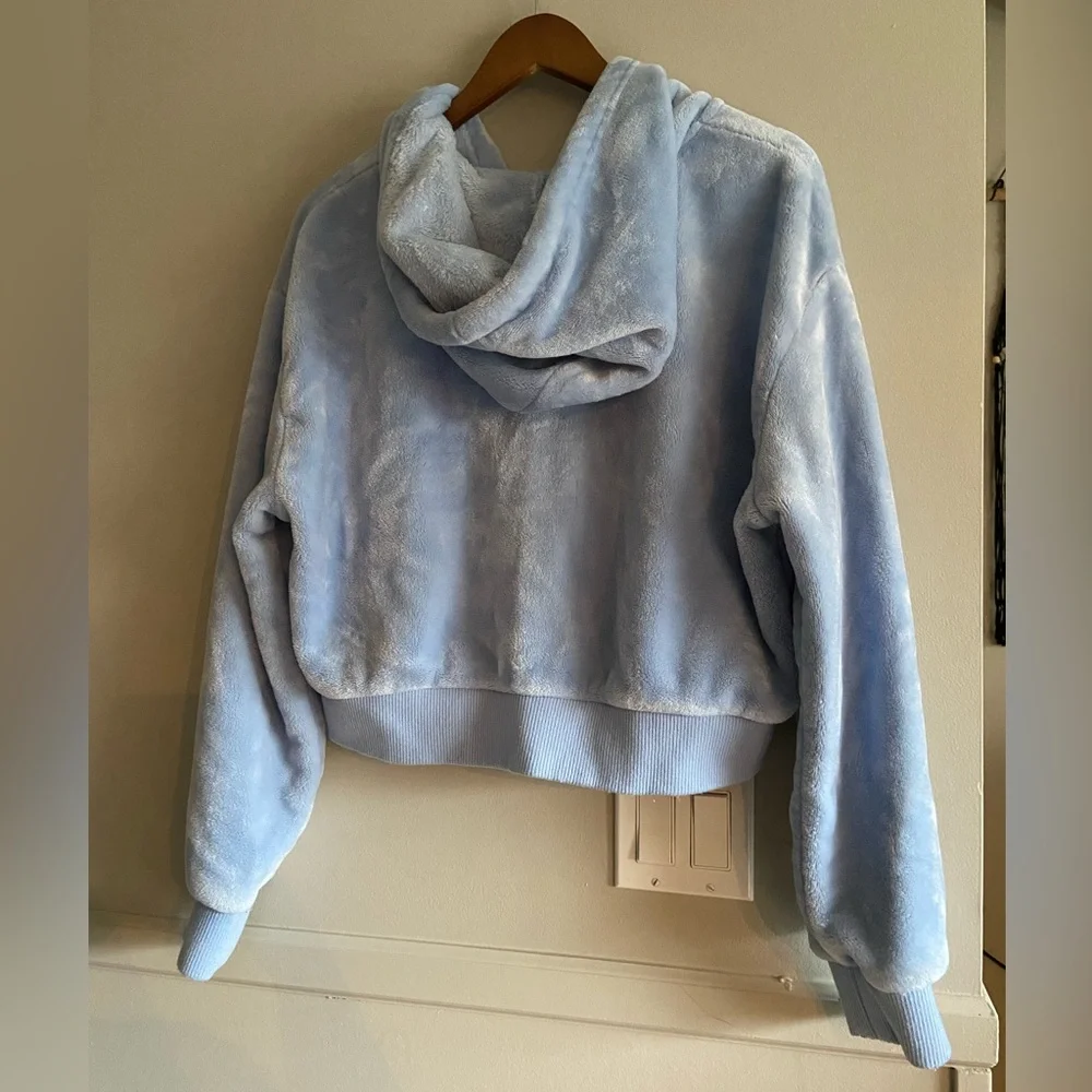 🌸 Weekend Edition 🌸 cropped fuzzy sweater - Picture 2 of 7